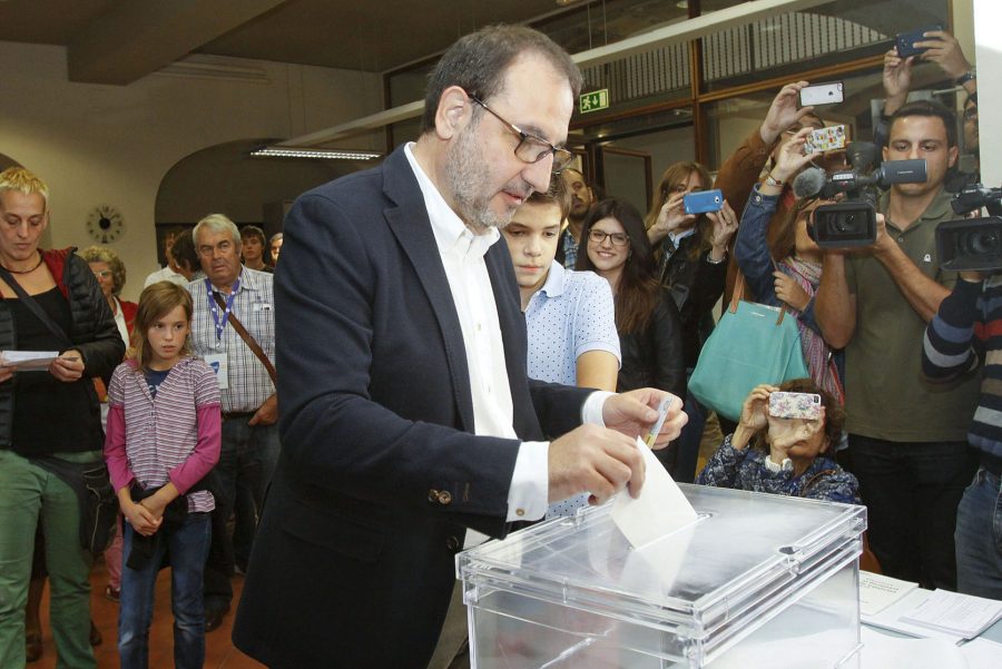 Espadaler votant a Vic en les darreres eleccions autonòmiques, el 2015