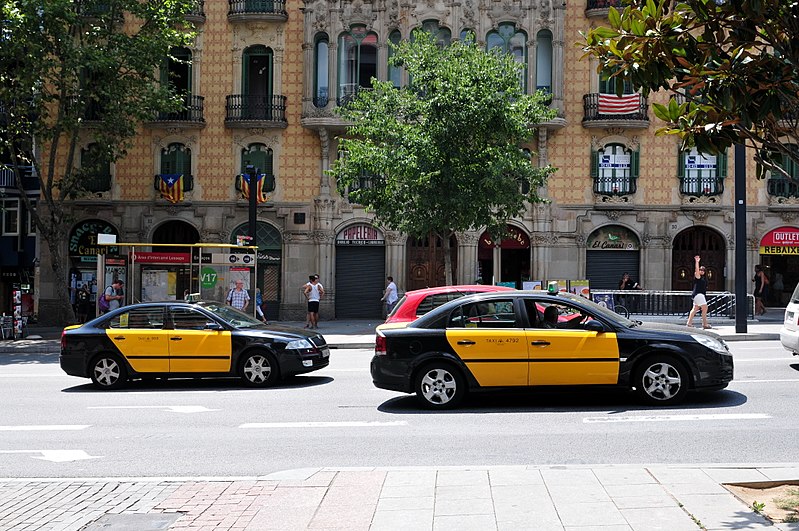 Taxis circulant per Barcelona