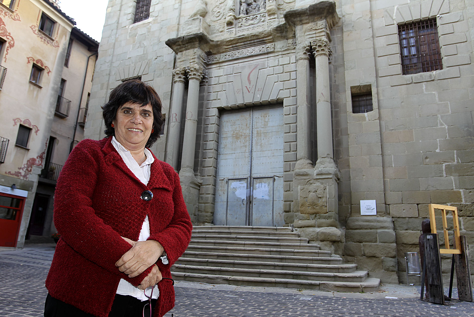 Maria Carme Bover, davant de l'església de la Pietat, epicentre de la futura ruta