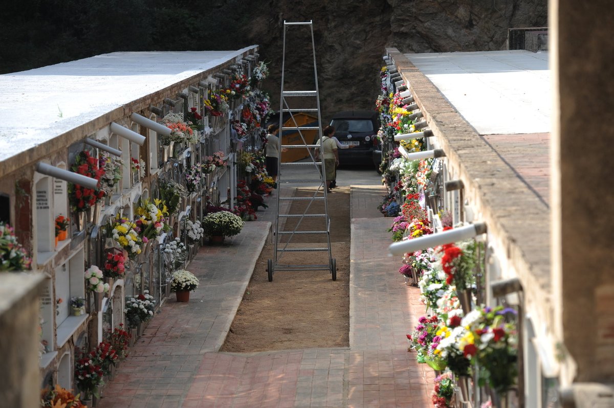 Els cementiris augmentaran les visites amb motiu del dia de Tots Sants