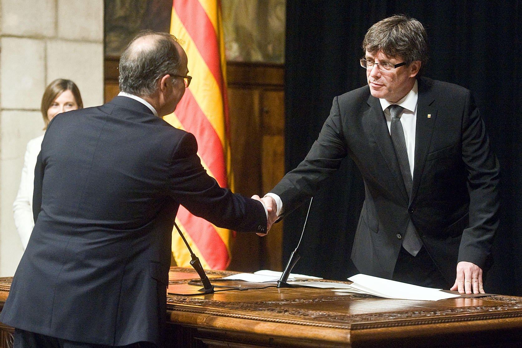 Turull saluda el president Puigdemont el dia que va prendre possessió del càrrec de conseller de Presidència
