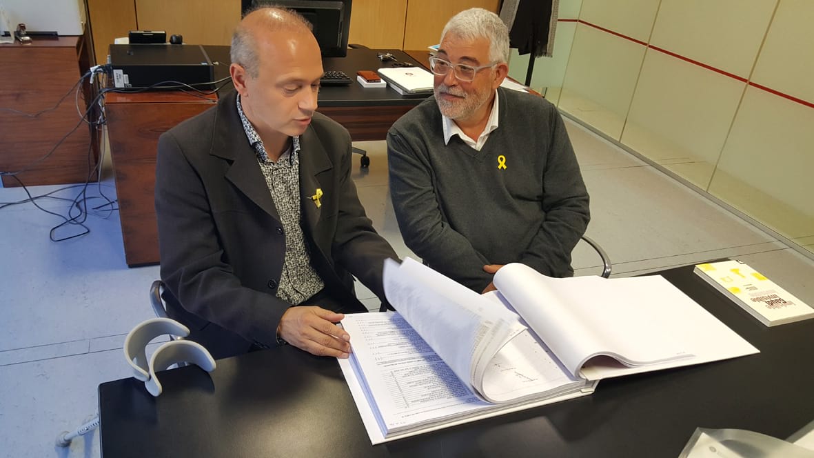 El diputat Jordi Fàbrega amb l'alcalde de Llinars, Martí Pujol