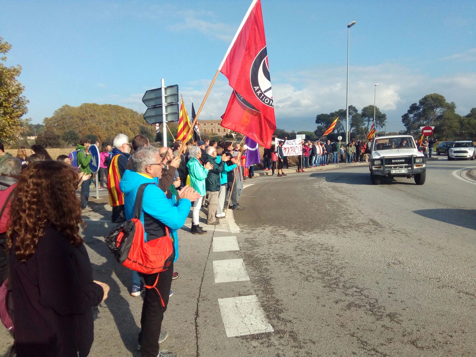 En els dies previs a la vaga, les mobilitzacions han portat a talls de carreteres, com l'accés a La Roca Village d'aquest diumenge