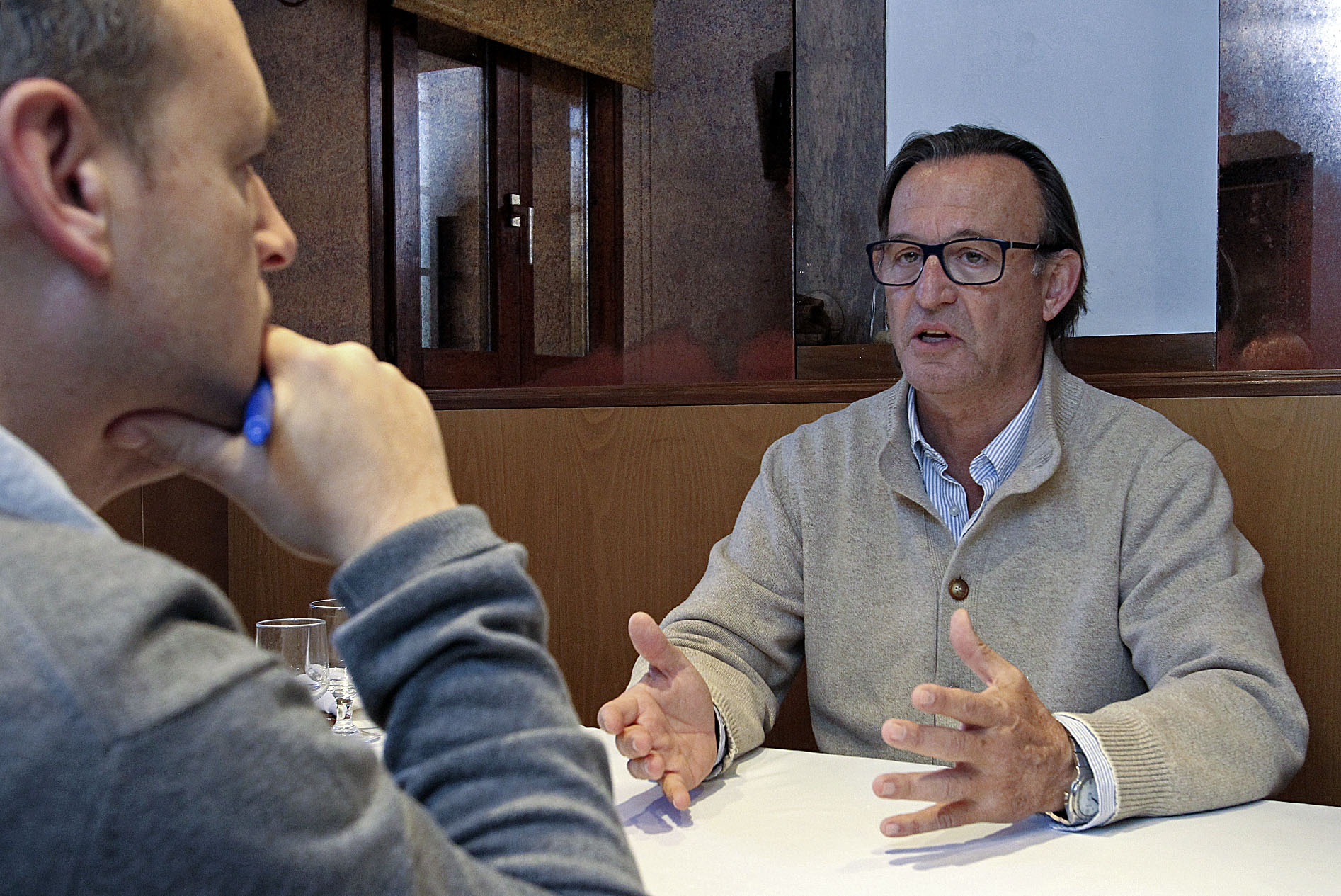 Josep M. Vila d'Abadal durant la conversa amb EL 9 NOU