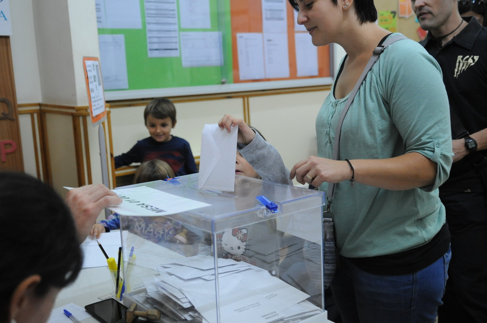 Una votant a la Garriga en les eleccions del 27-S de fa dos anys