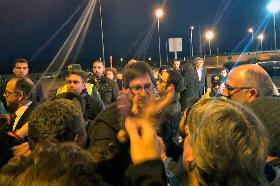 Carles Mundó en el moment de sortir de la presó d'Estremera