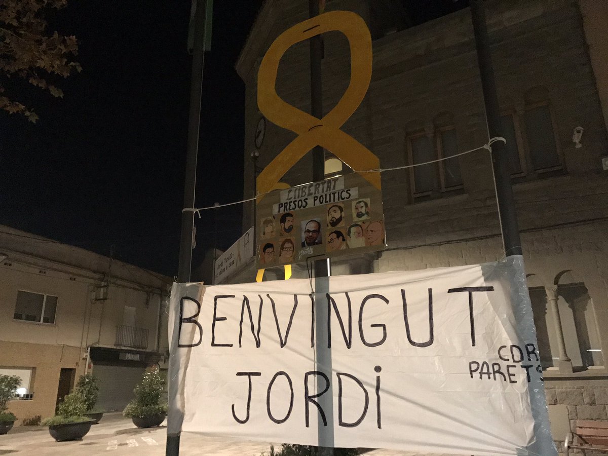 Una pancarta donava la benvinguda a Parets al conseller Jordi Turull