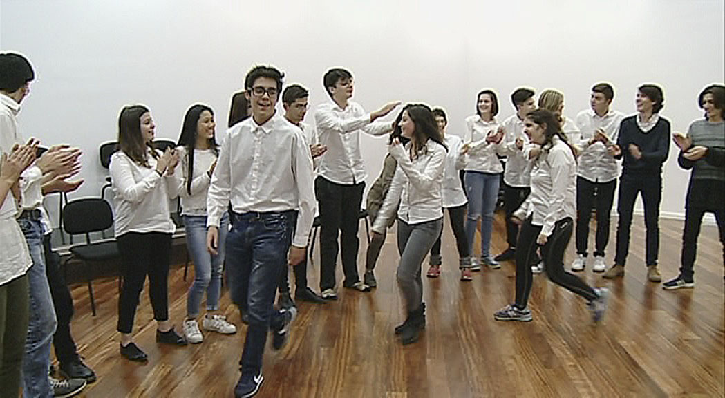 Al programa hi participen joves osonencs d'entre 15 i 20 anys. EL 9 TV n'emet un episodi cada dimarts