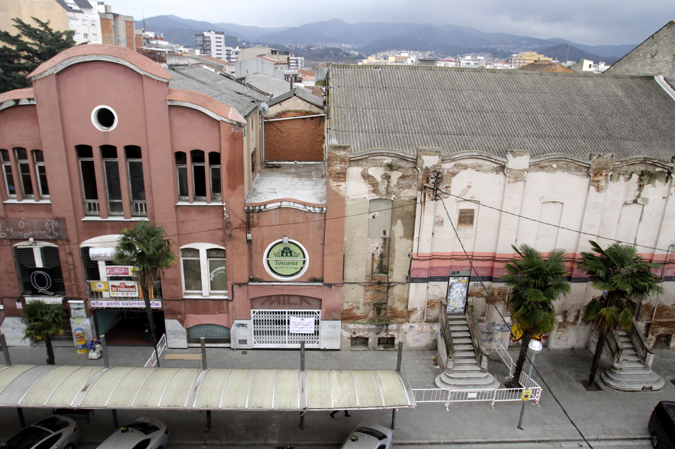 Part de la teulada d'un dels edificis del Tabaran va caure la setmana passada
