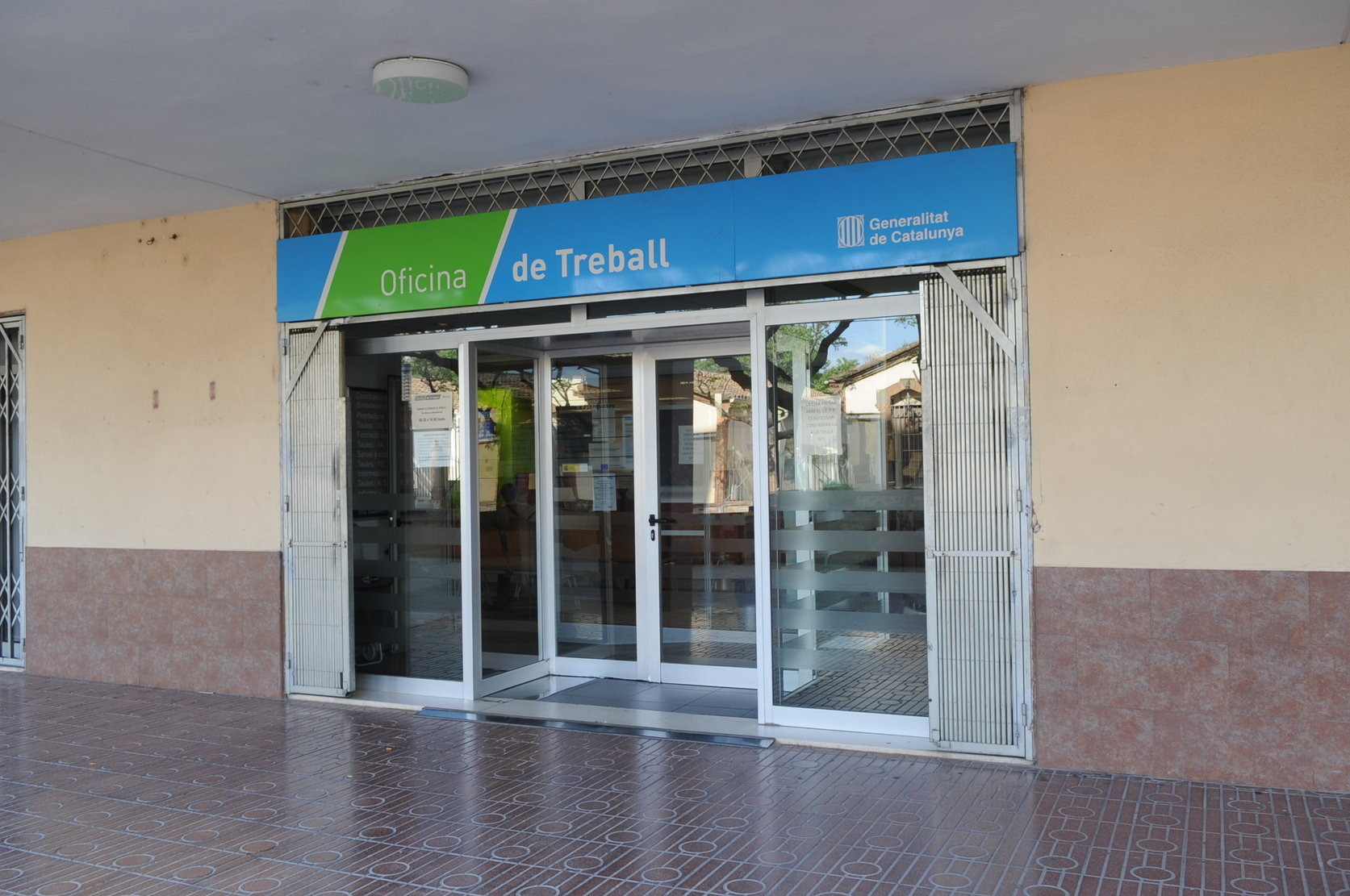 Entrada d'una oficina del Servei d'Ocupació de Catalunya a Granollers