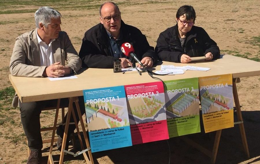 David Forcada, Santi Vivet i Núria Güell presentant les quatre propostes per la remodelació del camp de futbol del barri de Montserrat
