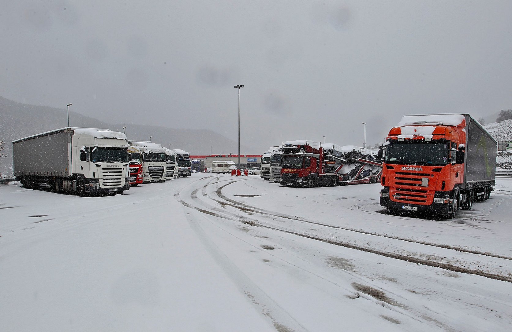 Camions aturats a l'Àrea de Gurb per la nevada del 28 de febrer