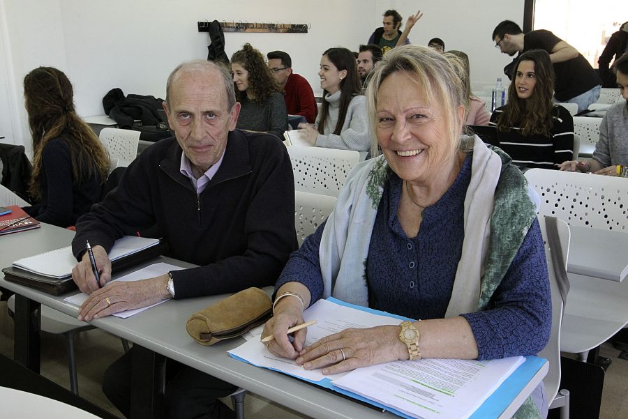 Antoni Morató i Antònia Serrat, aquest dijous en una aula de la Universitat de Vic