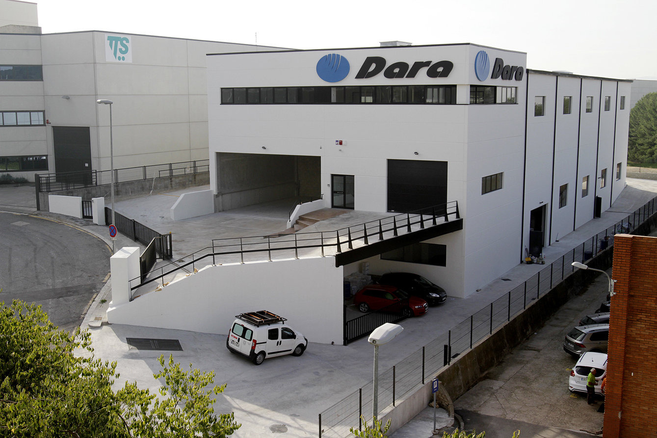 Aspecte exterior de la nova planta de Dara Pharma, situada al costat de l'actual seu de la companyia a Granollers