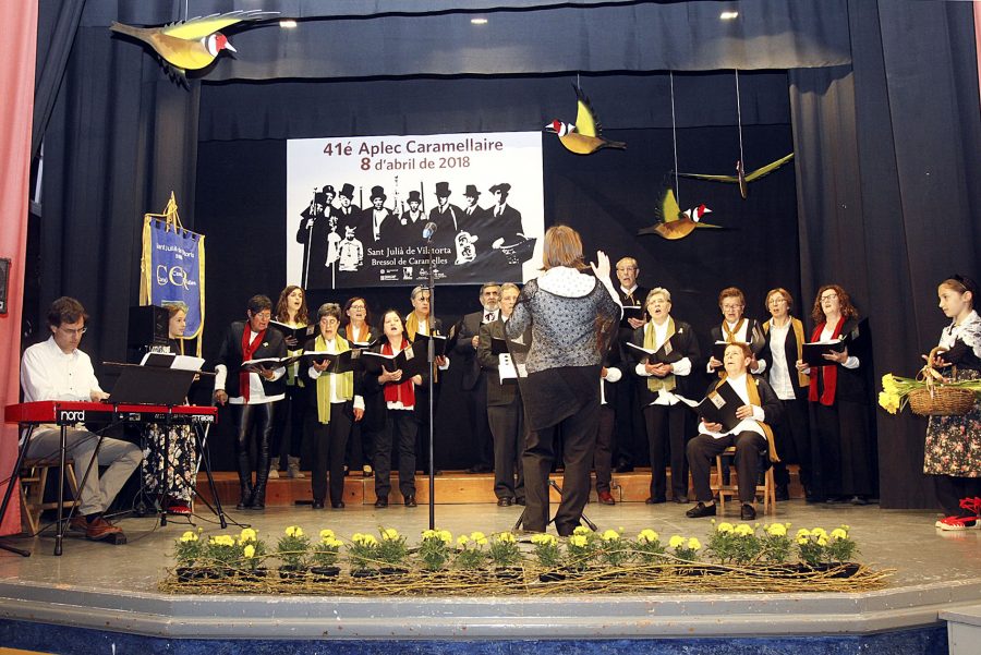 La Coral Cants i Rialles cantant al Saló Catalunya