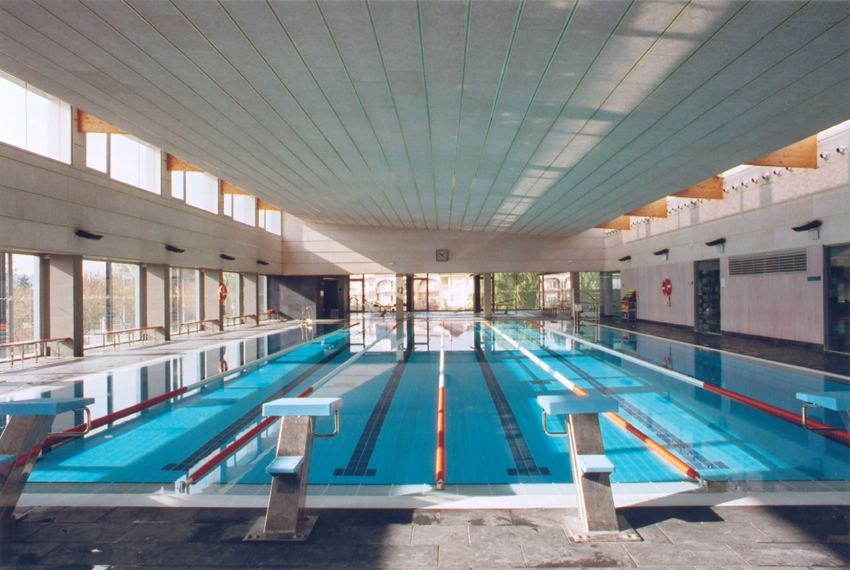 L'interior de la piscina municipal de les Franqueses