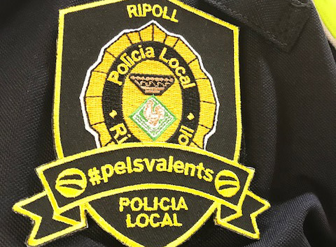 La policia local de Ripoll també se suma a la campanya d'escuts solidaris