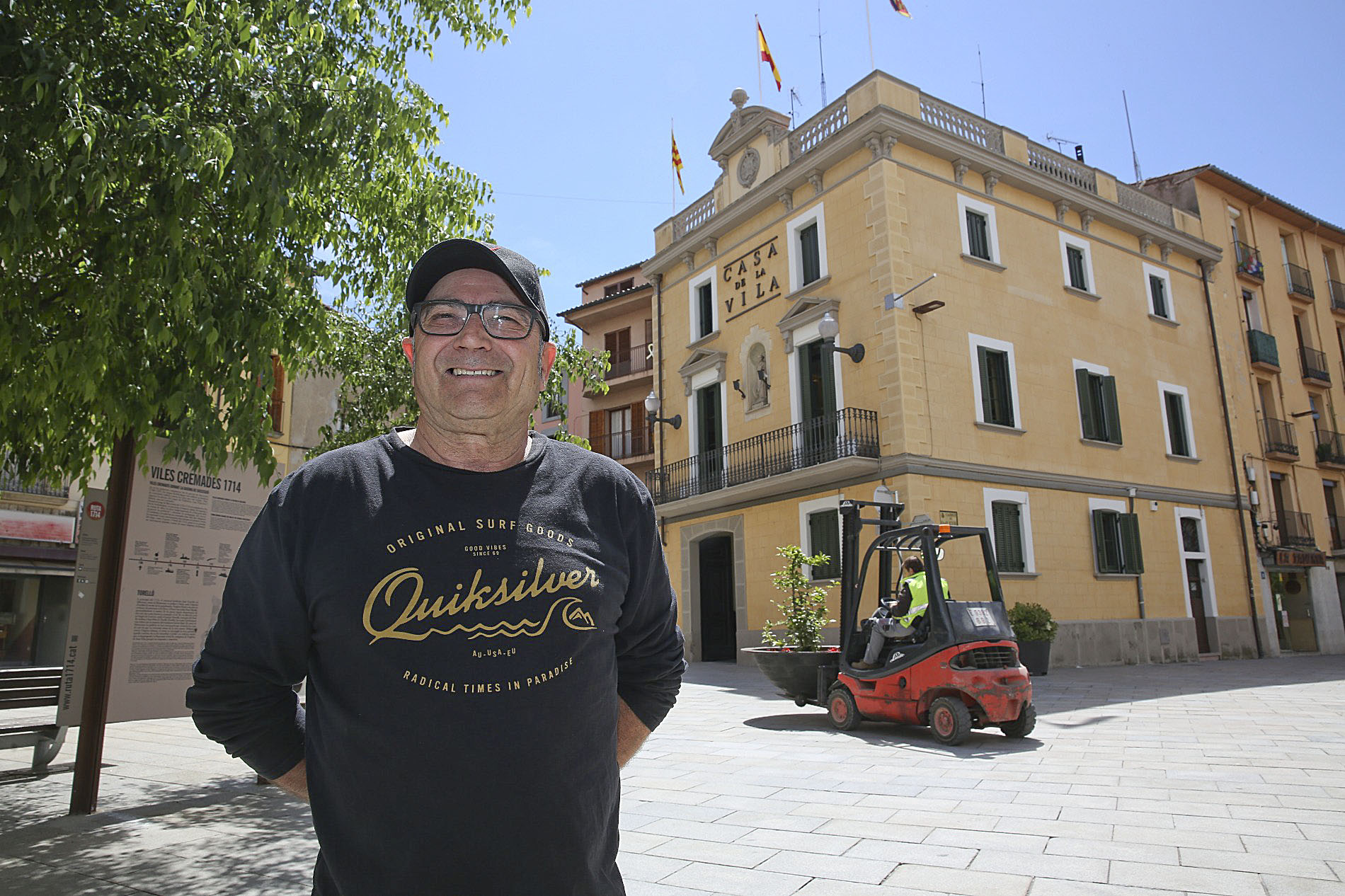 Lluís Moreno a la plaça de la Vila de Torelló