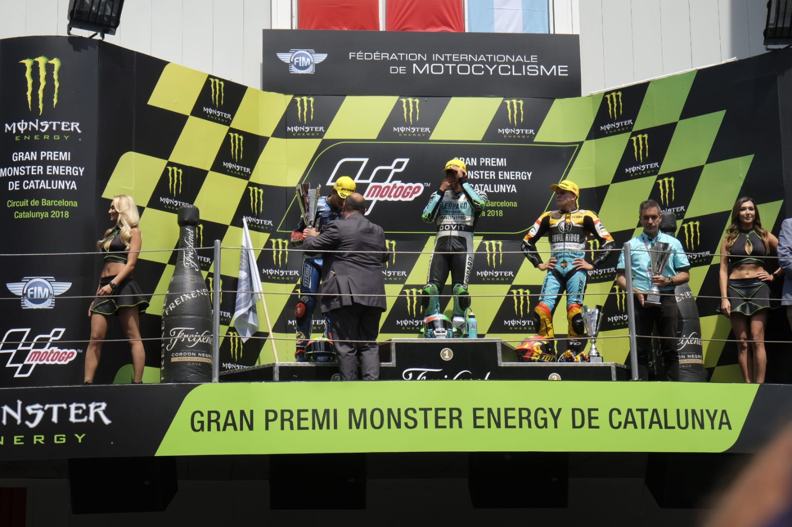 El podi de Moto3 amb Bastianini primer, Bezzechi segon i Gabriel Rodrigo tercer
