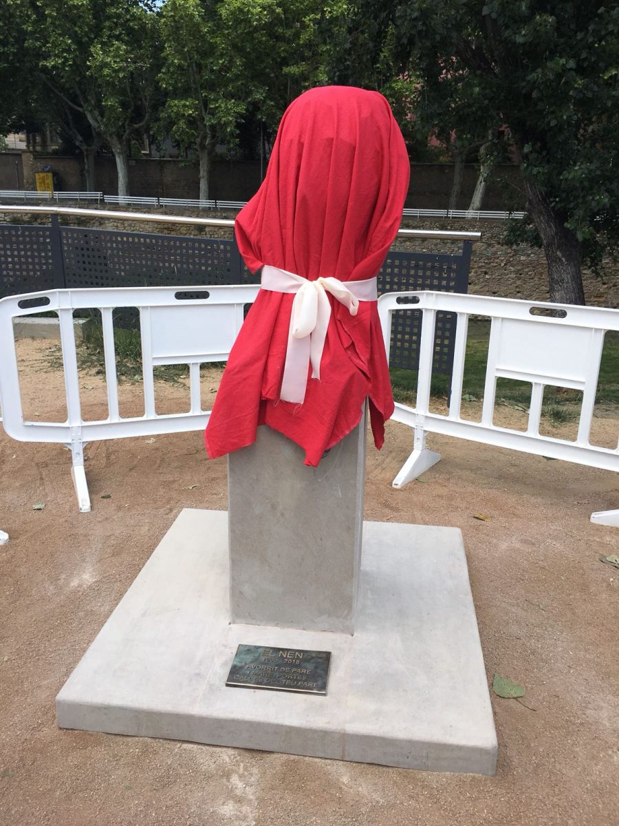 L'estàtua ja està col·locada, a l'espera que sigui inaugurada aquesta tarda