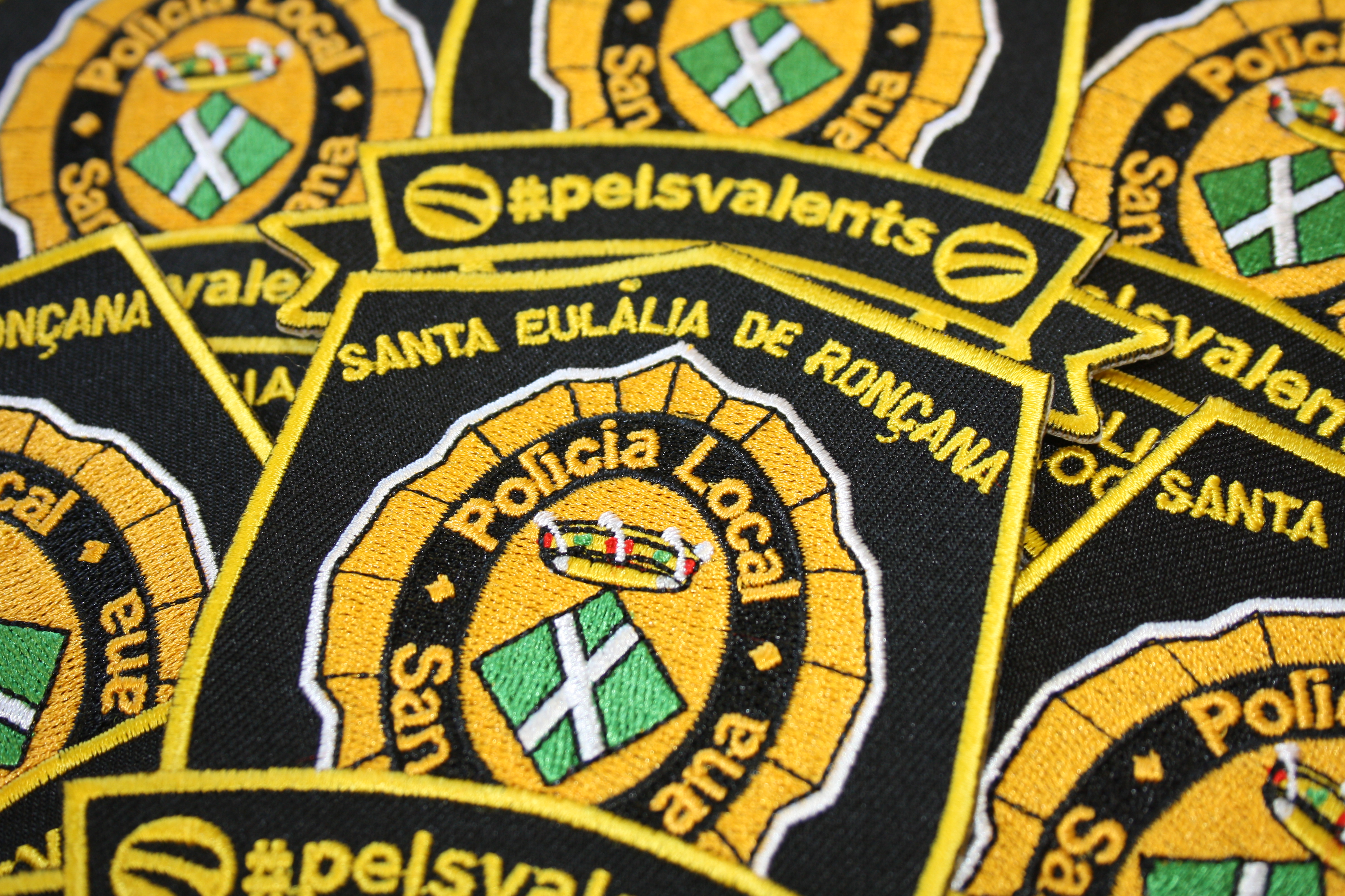 Els escuts solidaris de la Policia Local de Santa Eulàlia