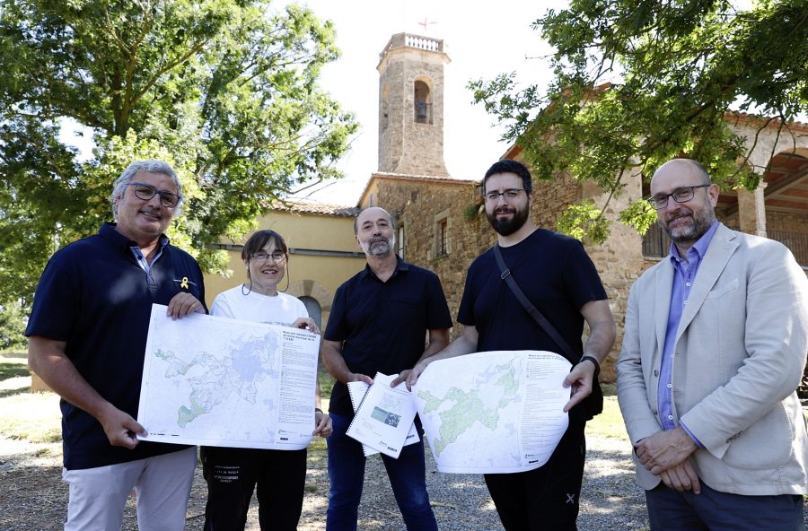 Josep-Ramon Soldevila, Carme Casas, Joan Font, Albert Palou i Jordi Villà, divendres a l’ermita de Sant Sebastià