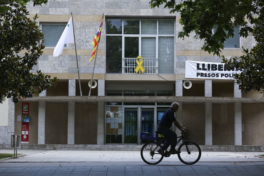 Vista de la façana de l’ajuntament de Calldetenes, aquest dijous a la tarda