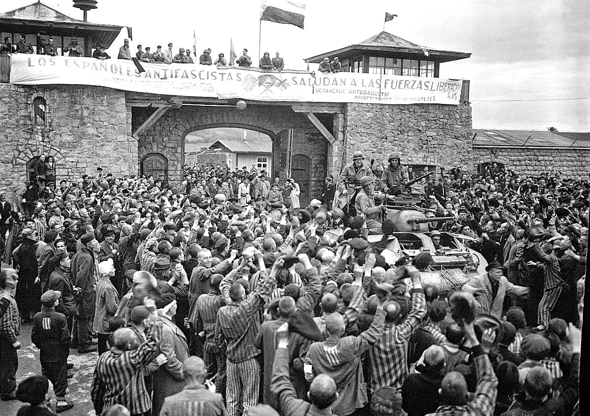 Imatge del 5 de maig de 1945, quan tropes aliades alliberen el camp de Mauthausen
