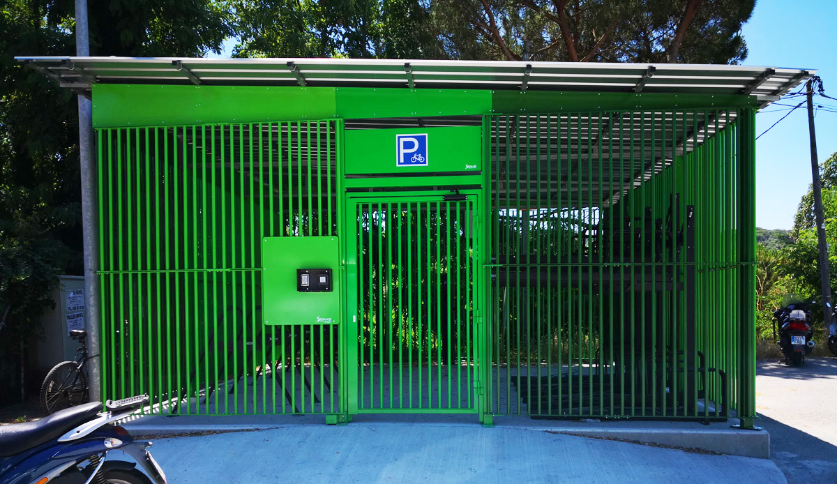 L'aparcament segur per a bicicletes que s'ha instal·lat a l'estació