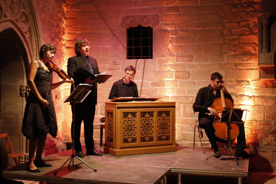 Jordi Domènech, amb Cati Reus, Daniel Espasa i Oriol Aymat, durant el concert