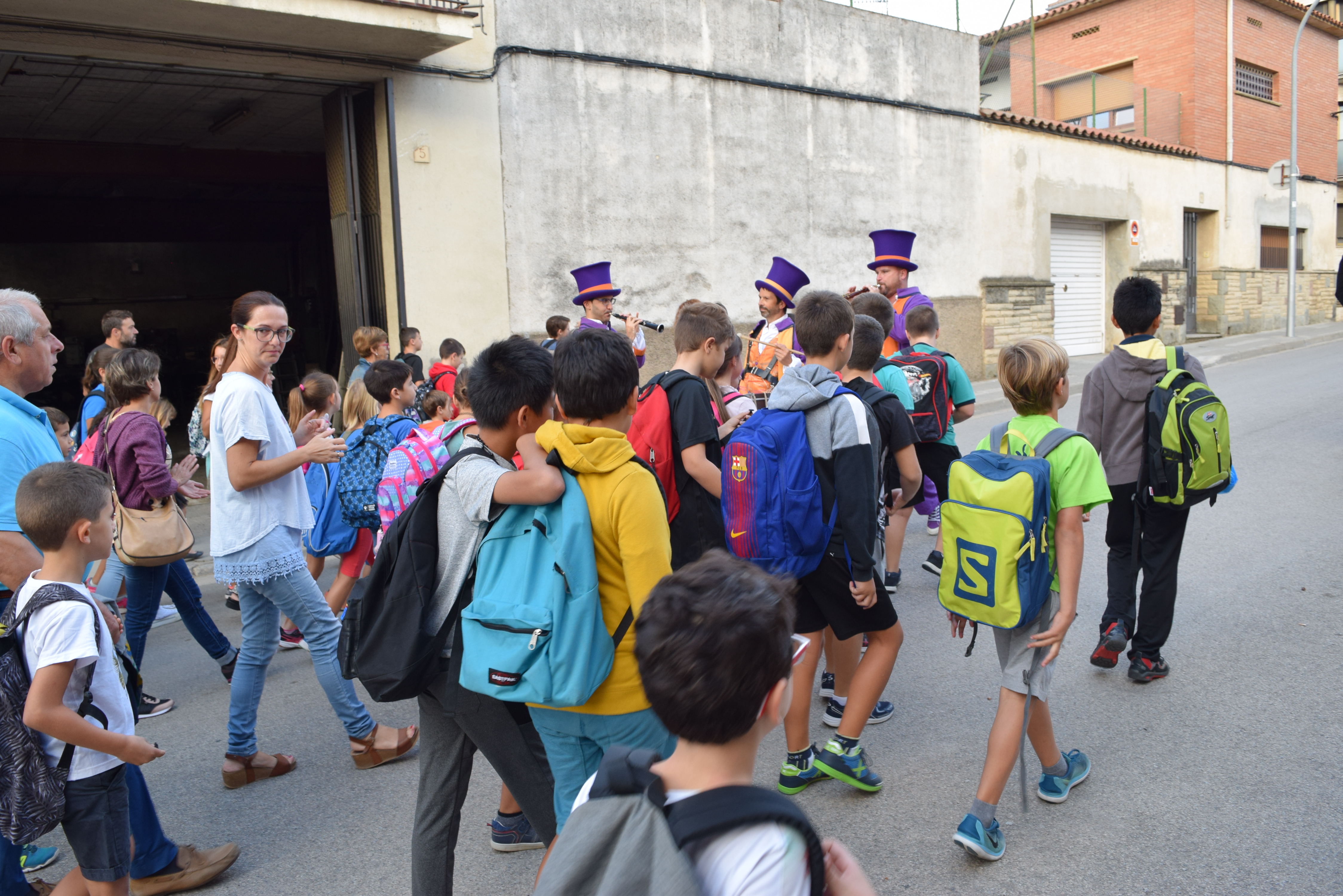 La Cercavila dels alumnes de l'escola Montbui
