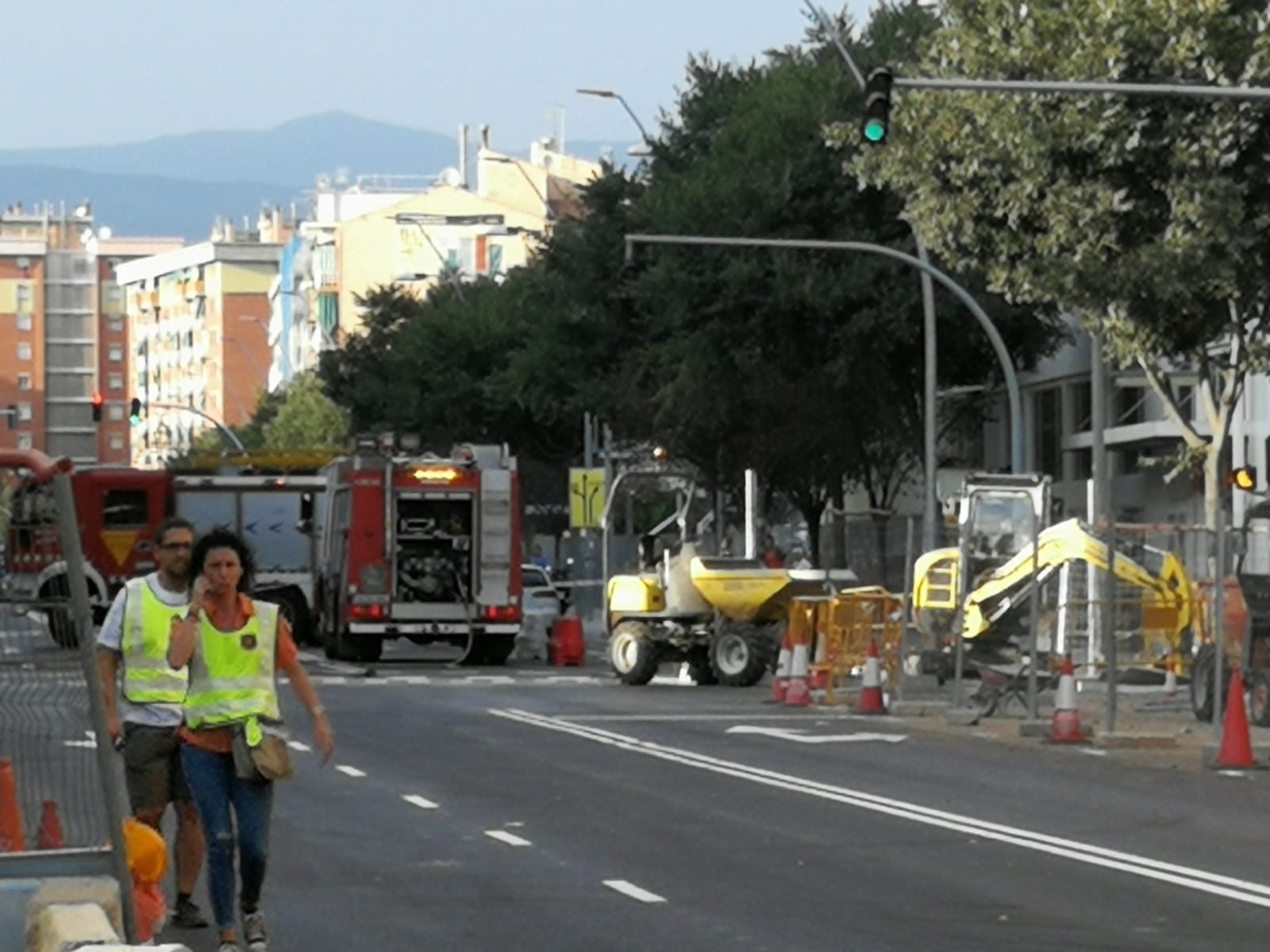 La Policia Local ha tallat el trànsit a l'alçada de la travessia Lledoner i el carrer Figueres