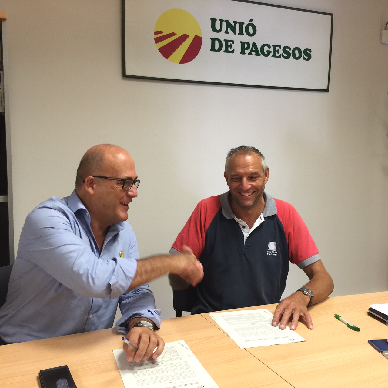 Joan Daví, president del Consorci de Residus, amb el coordinador metropolità d'Unió de Pagesos, Francesc Bancells