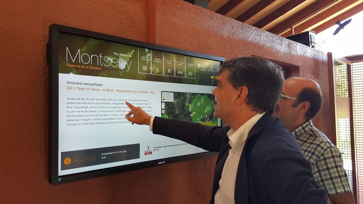Calderer i el director del Parc Natural, Lluís Martínez, aquest dimarts al centre d'informació