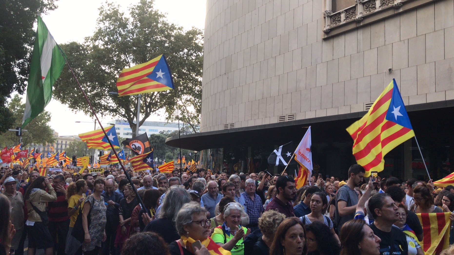 Manifestació de l'1 d'octubre a Plaça Catalunya