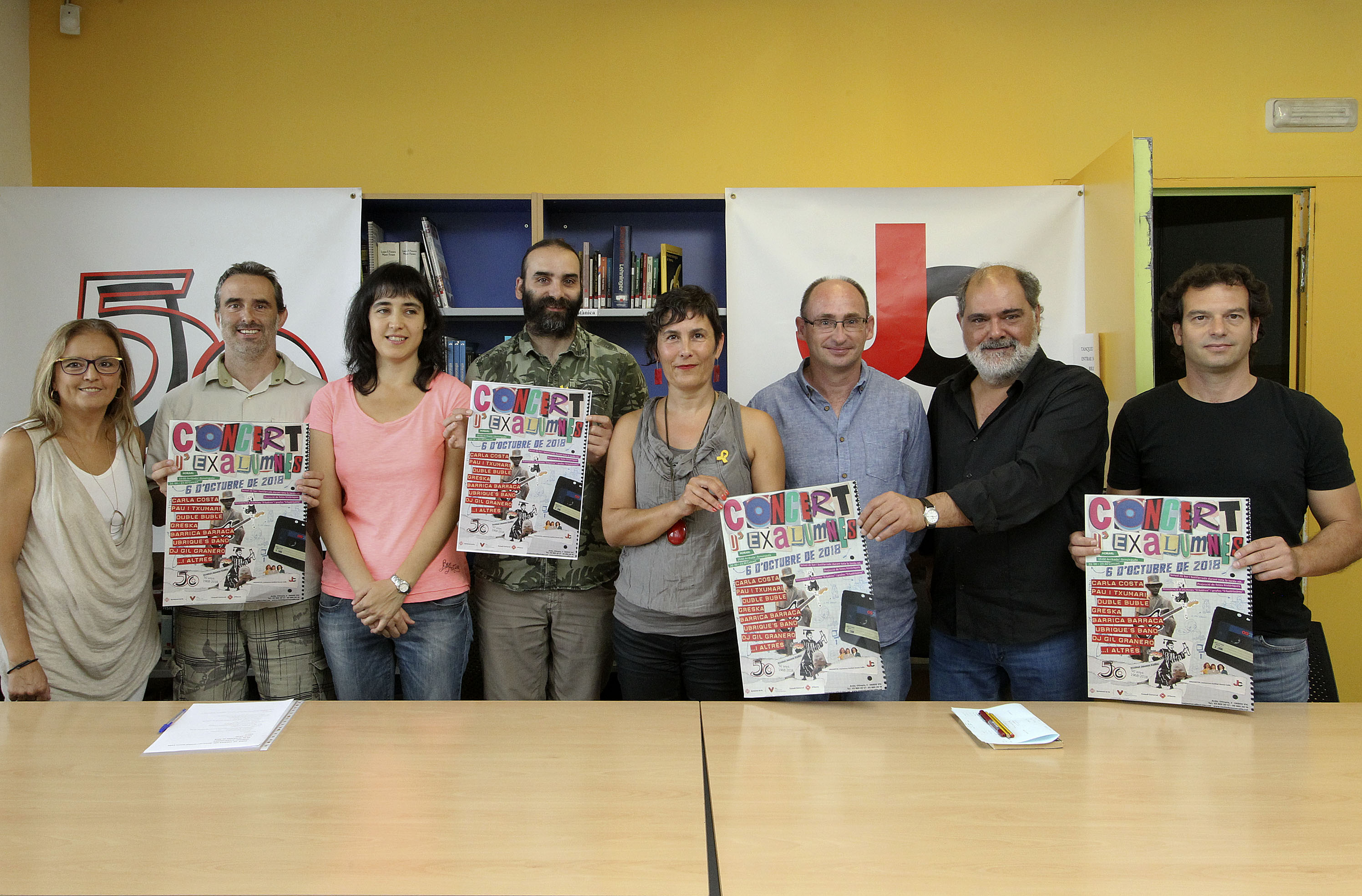 Vinagre, Prat, Saborit, Roviró, Justribó, Martín, Ferrer i Rodríguez, durant la presentació de l’acte a l’institut