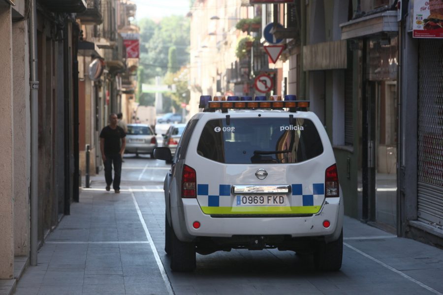 La policia va detenir un dels presumptes lladres al lloc dels fets i l'altre l'endemà