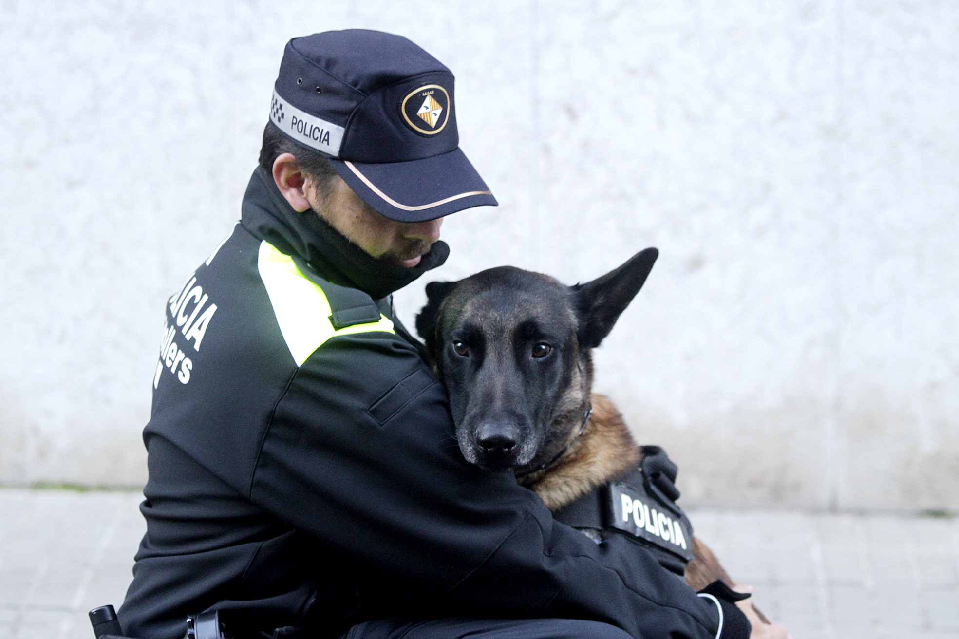 En Jaume amb en Bosco, el gos que formarà part de la dotació de policia de barri