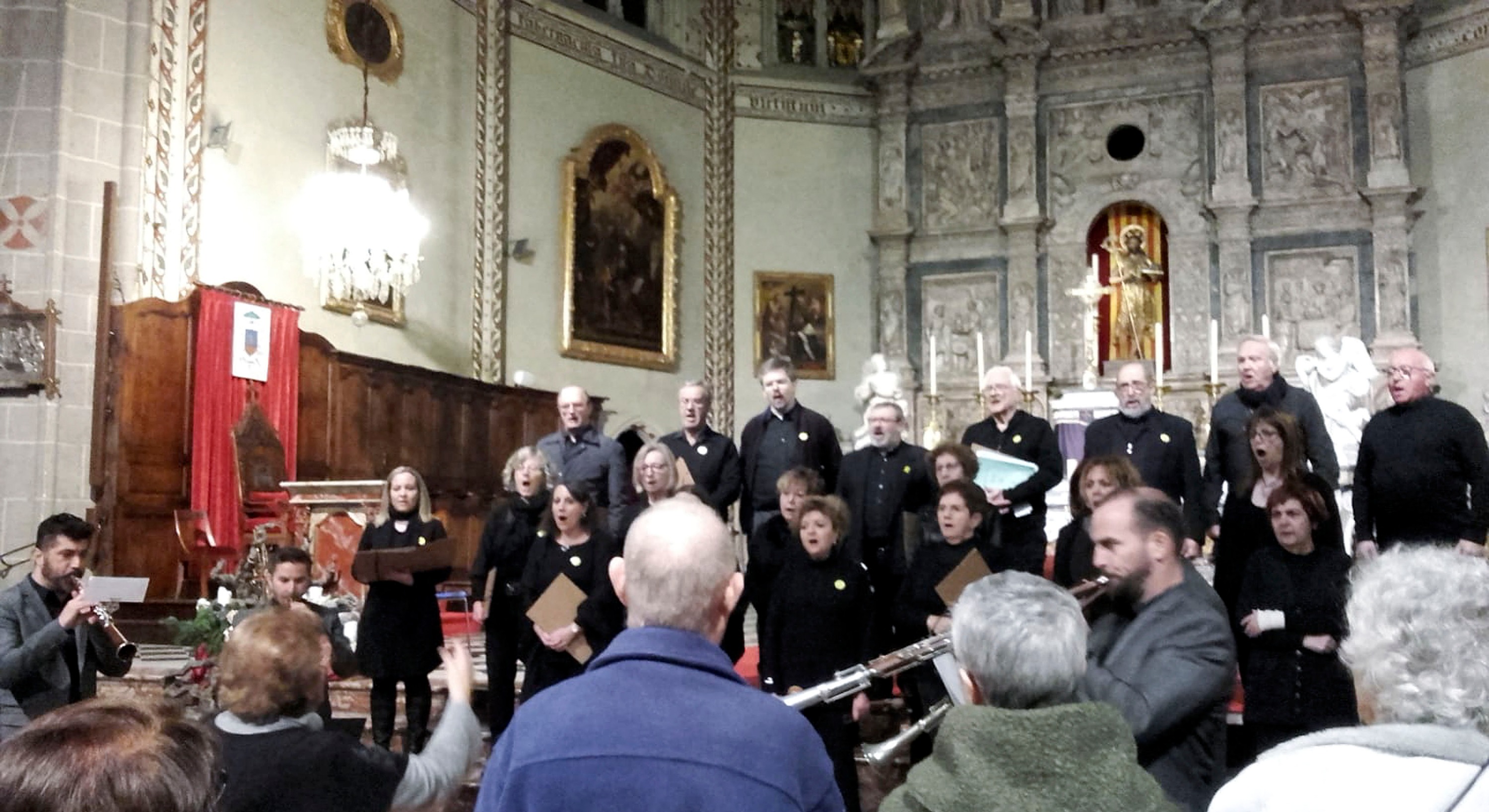 La formació ripollesa, que acaba de celebrar el 125è aniversari, va oferir una part del concert en solitari, sota la direcció de Teresina Maideu