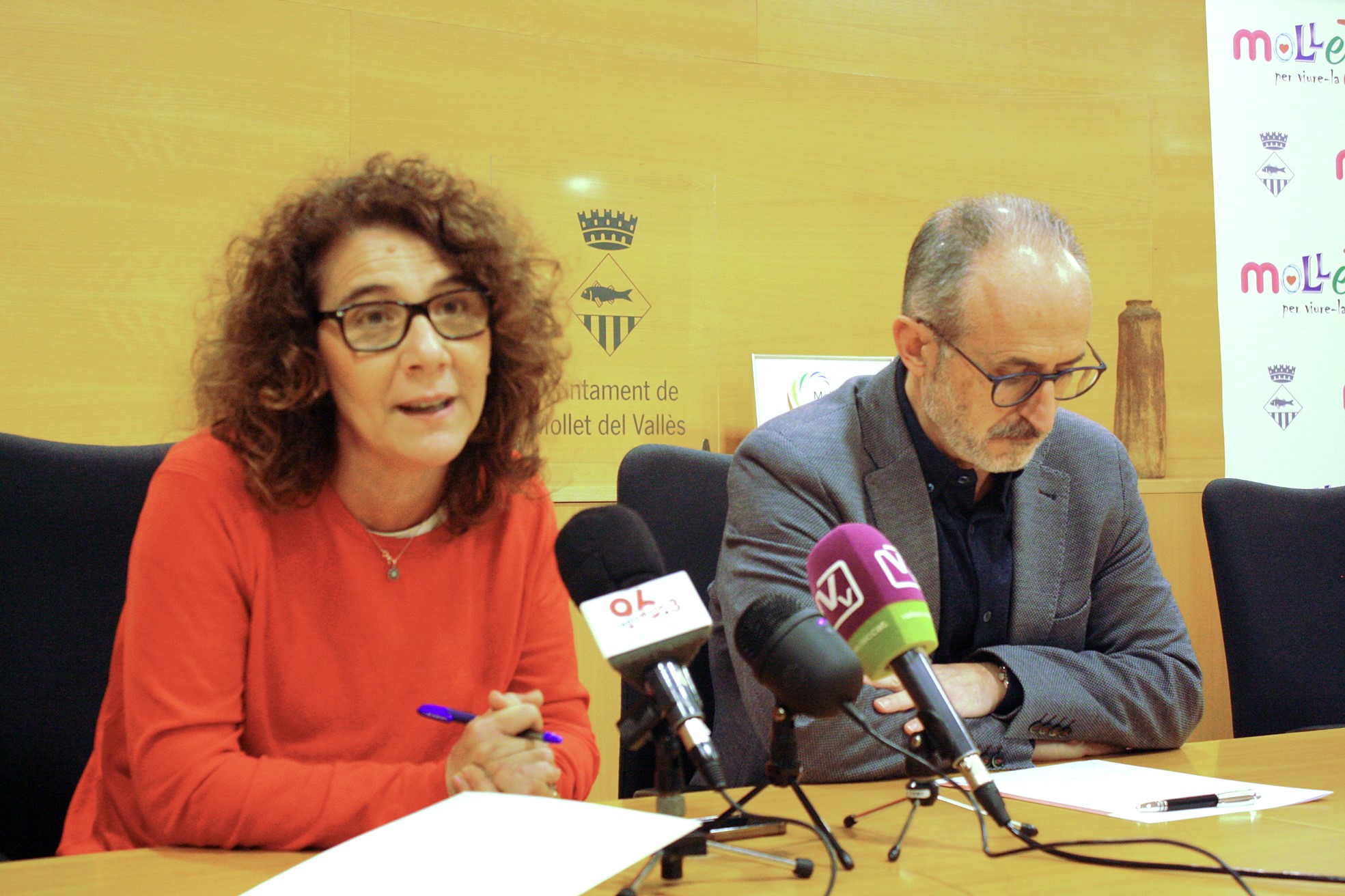 La regidora de Cultura, Mercè Pérez, i l'alcalde, Josep Monràs, durant la presentació del projecte