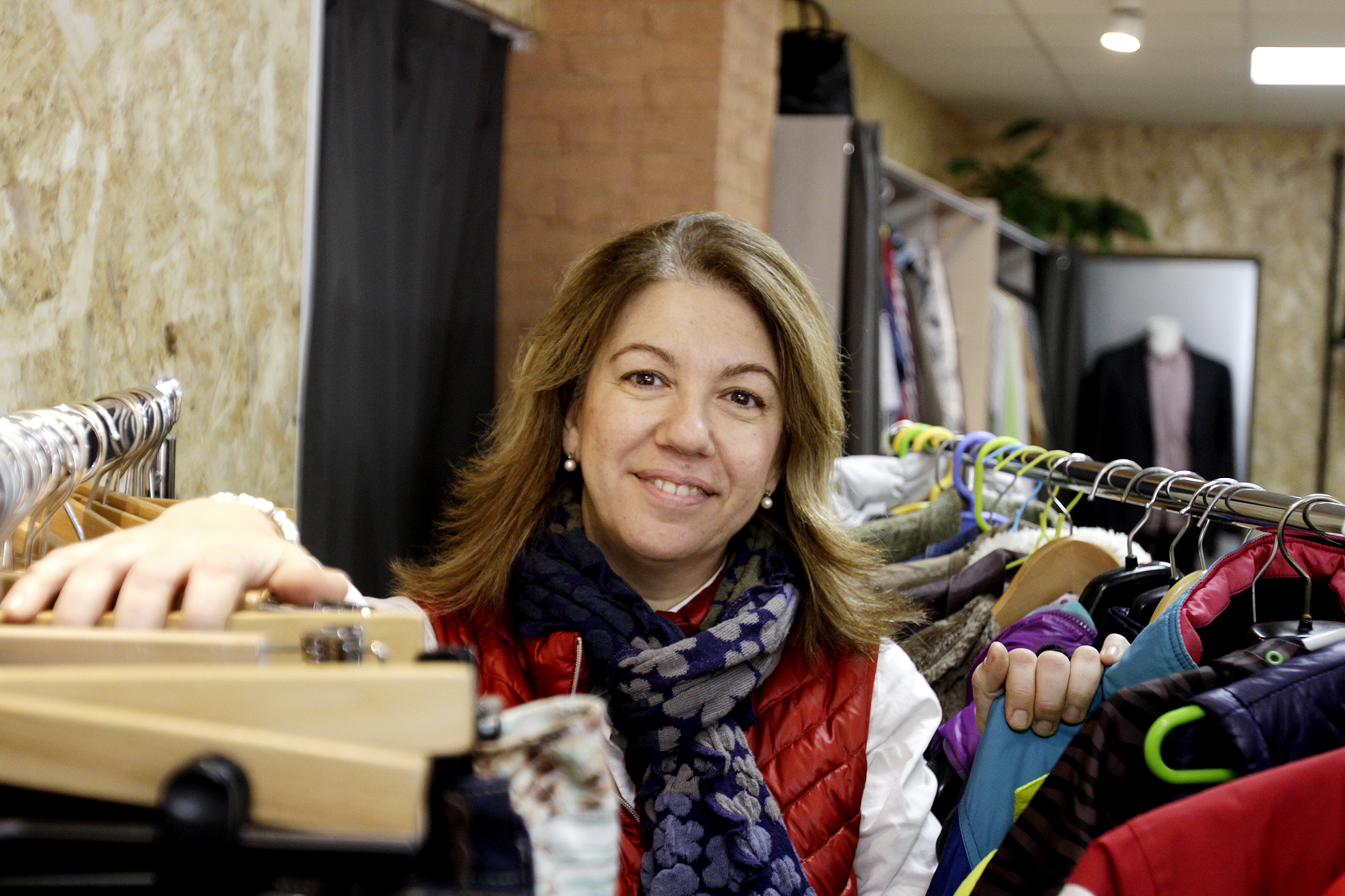 Mercè Giménez, voluntària a la botiga Re-Integra de Càritas