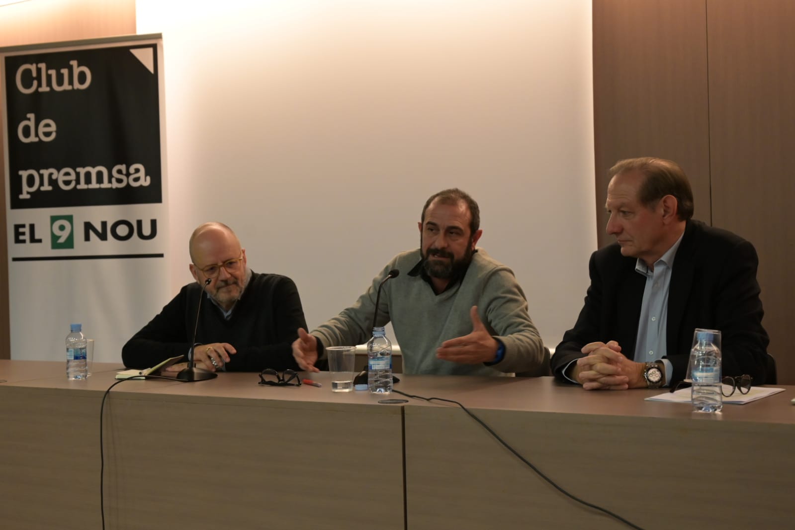 Ramon Besa, Eloi Vila i el director general d'EL 9 NOU, Jordi Molet, aquest divendres durant el Club de Premsa