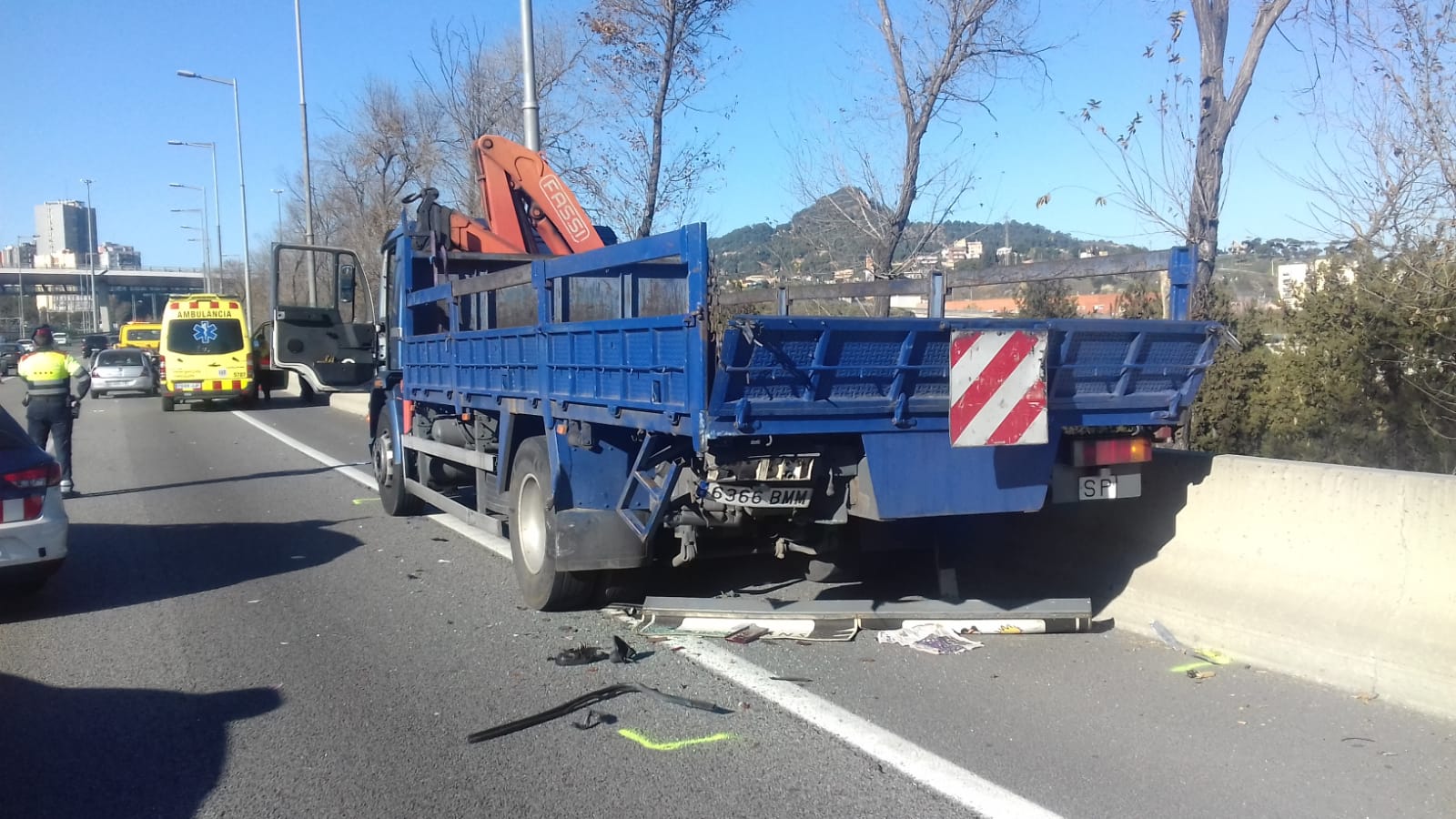 El camió s'havia aturat al voral i ocupant una petita franja del voral de l'autopista a la sortida de Barcelona