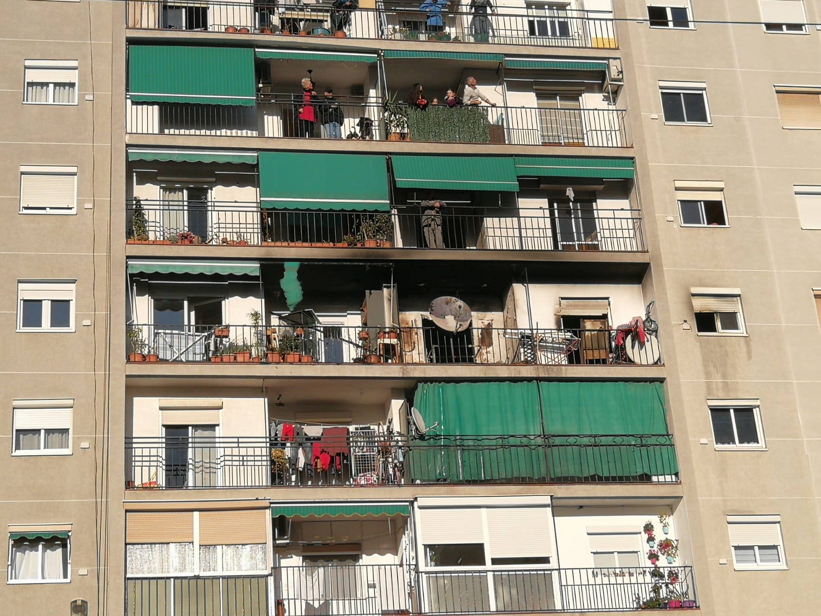 L'edifici afectat a la plaça Catalunya de la Llagostsa