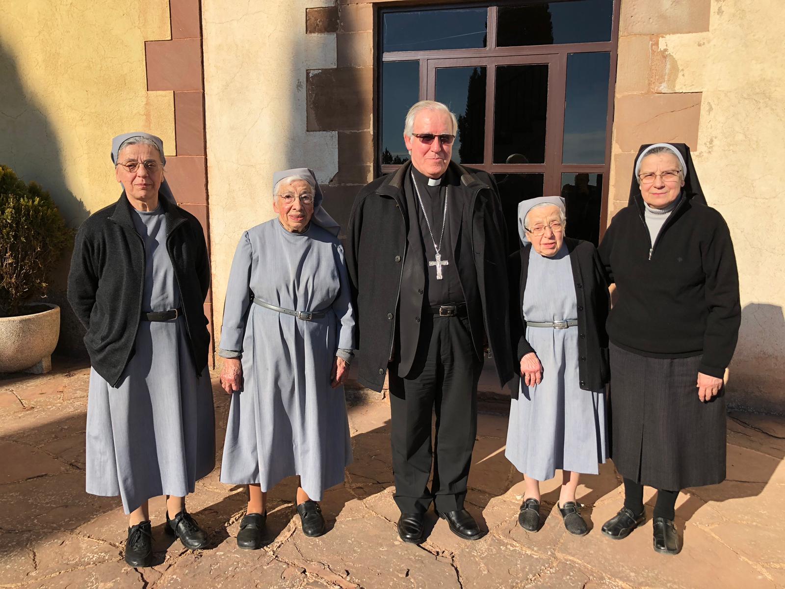 El bisbe Saiz Meneses amb la comunitat de Puiggraciós