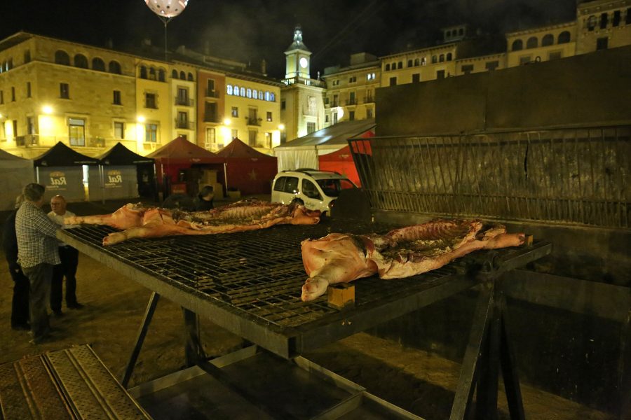 El porc a la plaça Major