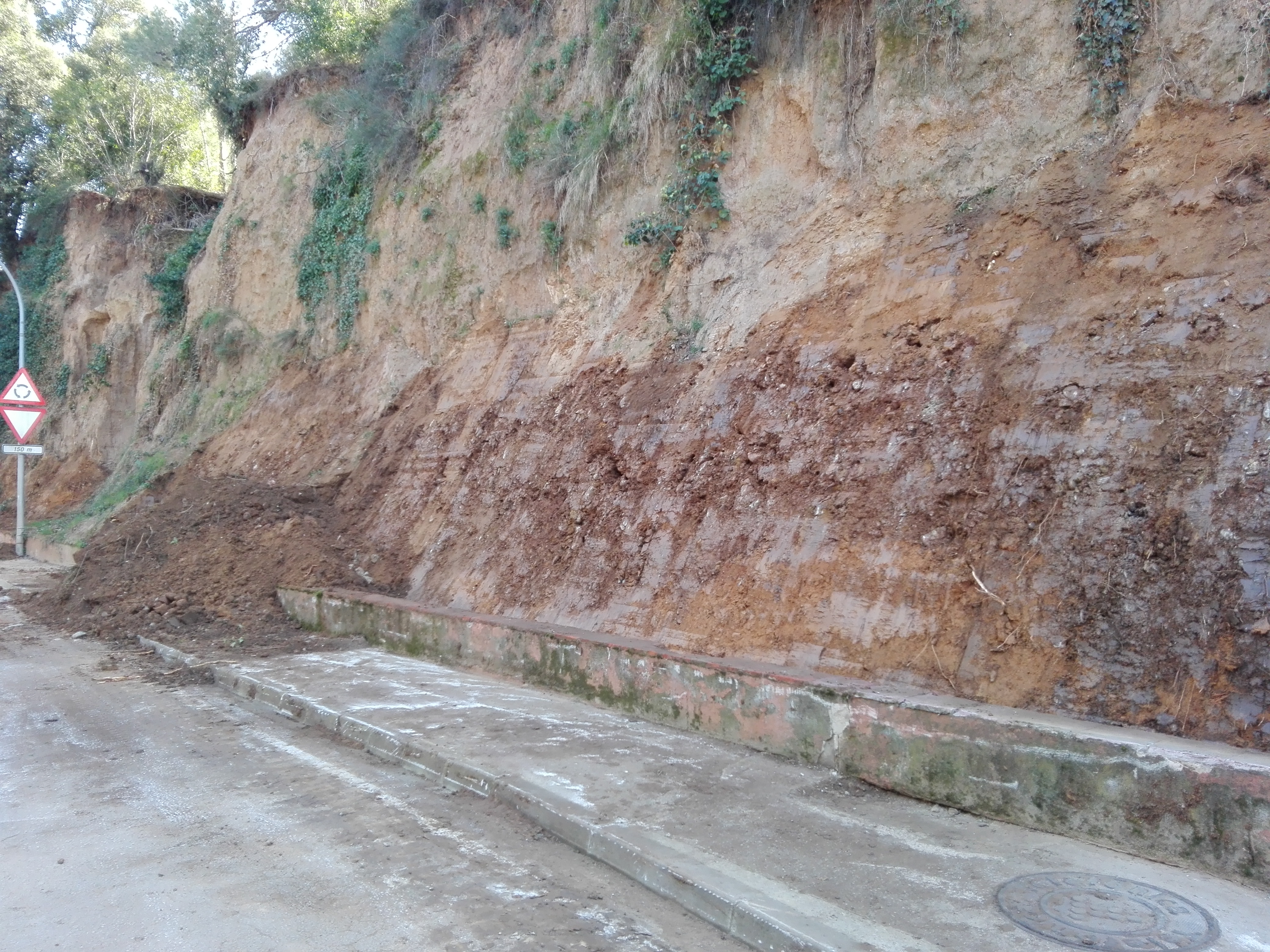 La penya de la carretera de Llerona