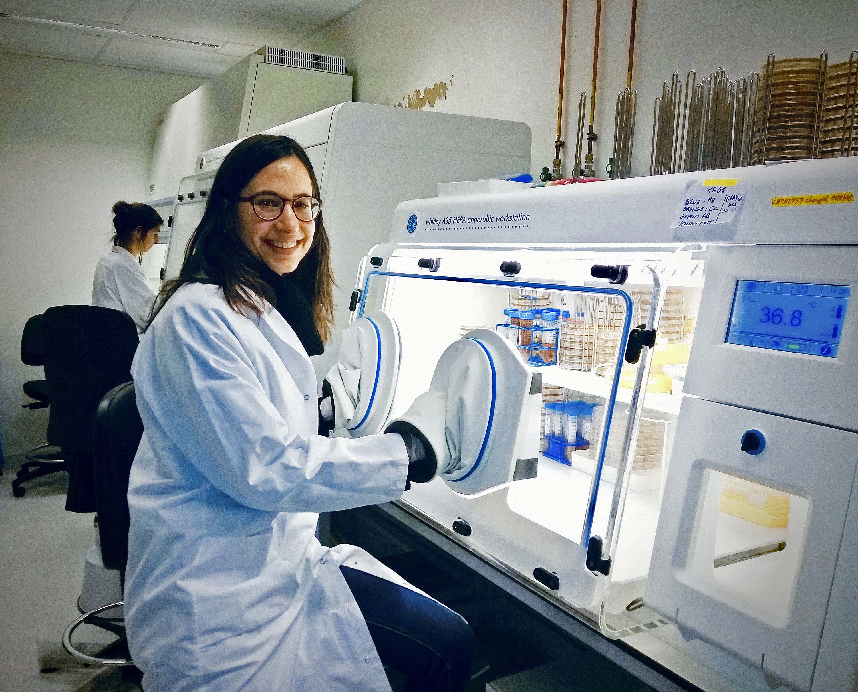 Mireia Vallès, als laboratoris de la universitat de Lovaina