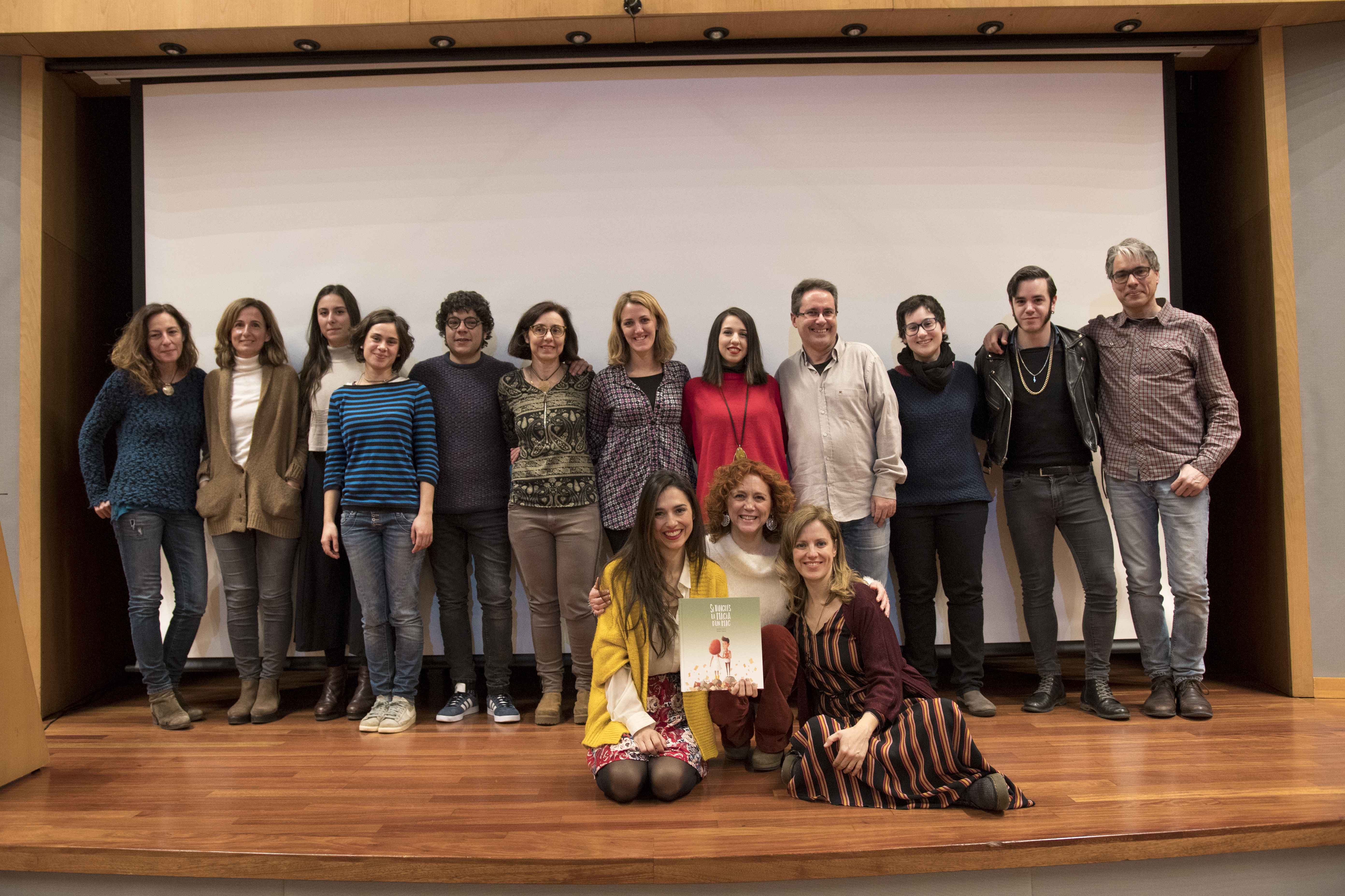Dàmris Gelabert i altres participants en el projecte en la presentació que es va fer a Barcelona