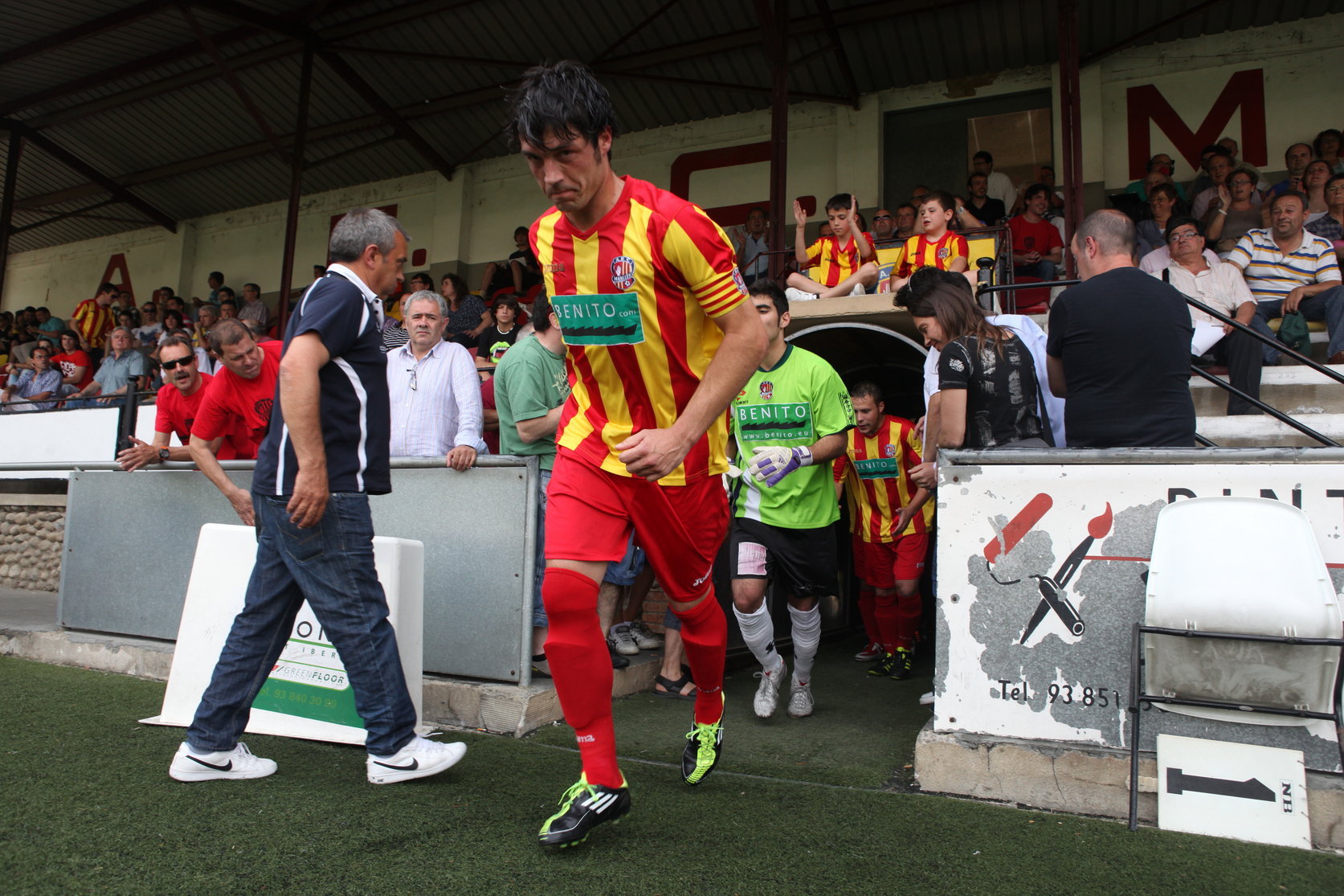 Dani Planagumà salta al camp en un partit de play-off contra el Binissalem mallorquí